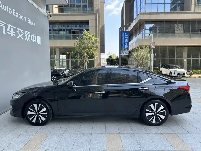 Nissan Teana — Фото автомобиля 3