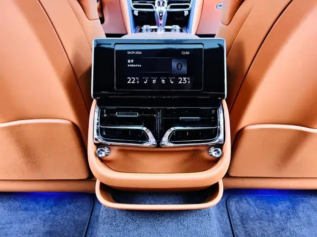Bentley Flying Spur — Фото автомобиля 17