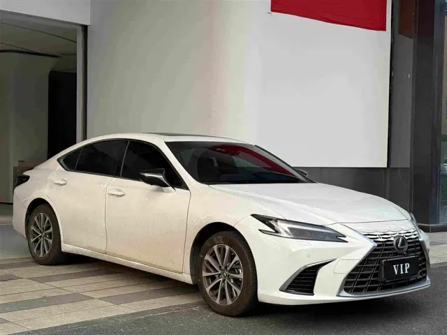 Lexus ES — Фото автомобиля 3