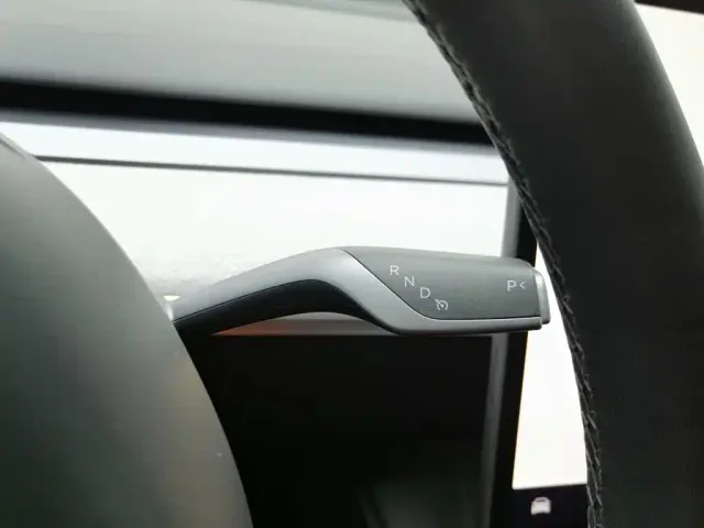 Tesla Model Y — Фото автомобиля 13