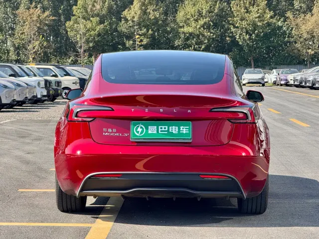 Tesla Model 3 — Фото автомобиля 6