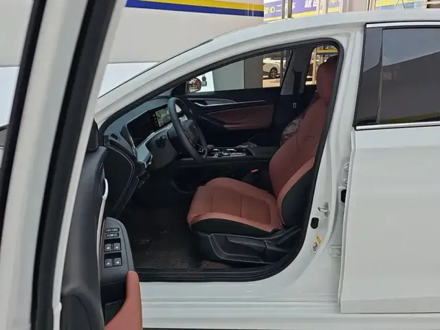 Changan Eado — Фото автомобиля 9