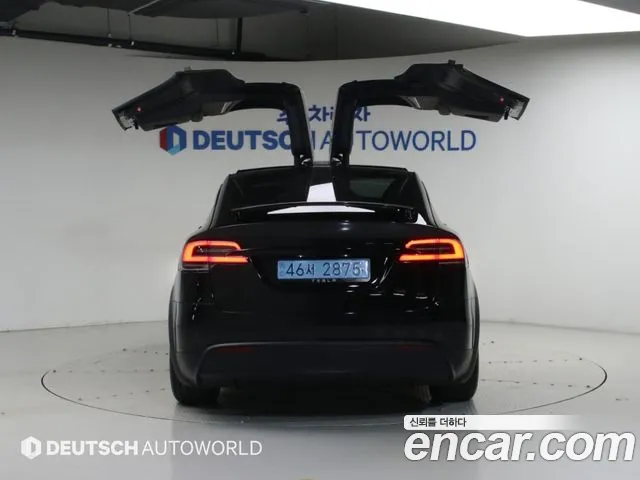 Tesla Model X — Фото автомобиля 4