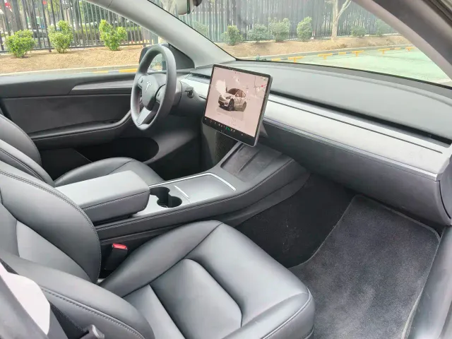 Tesla Model Y — Фото автомобиля 5