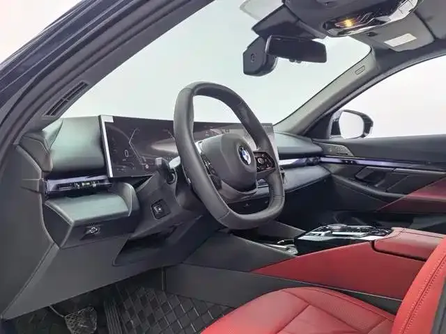BMW 5 Series — Фото автомобиля 16