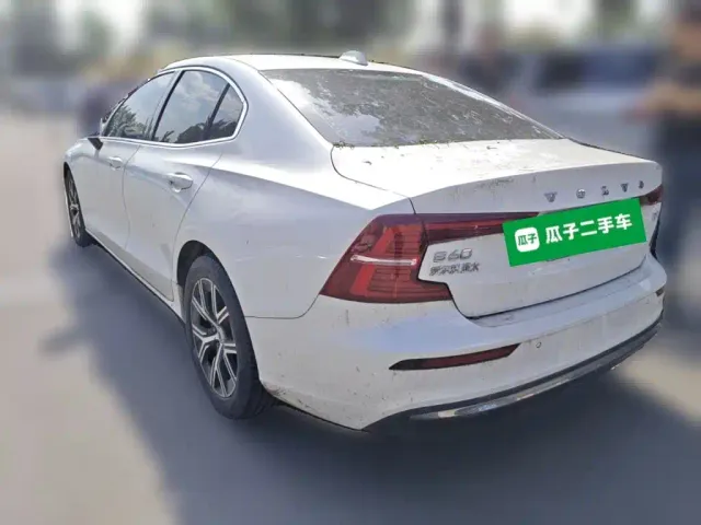 Volvo S60 — Фото автомобиля 24