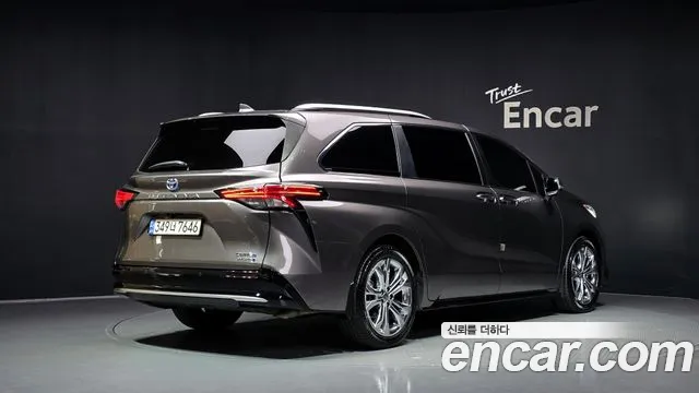 Toyota Sienna — Фото автомобиля 2
