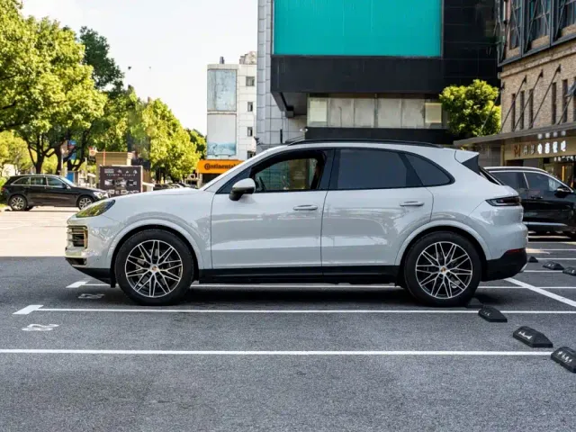 Porsche Cayenne — Фото автомобиля 3