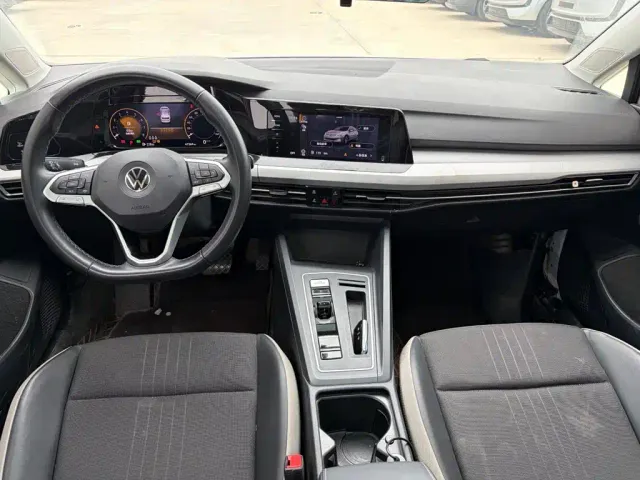Volkswagen Golf — Фото автомобиля 9