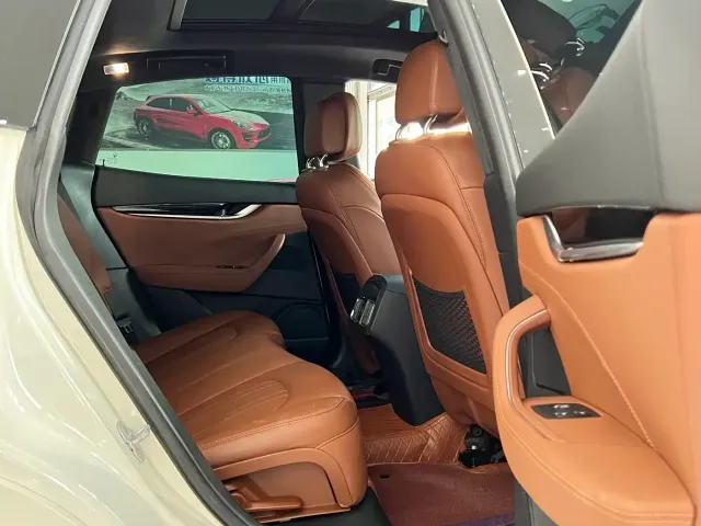Maserati Levante — Фото автомобиля 8