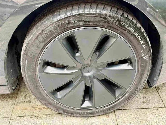 Tesla Model 3 — Фото автомобиля 18