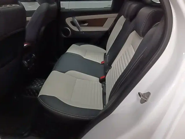 Land Rover Discovery Sport — Фото автомобиля 16