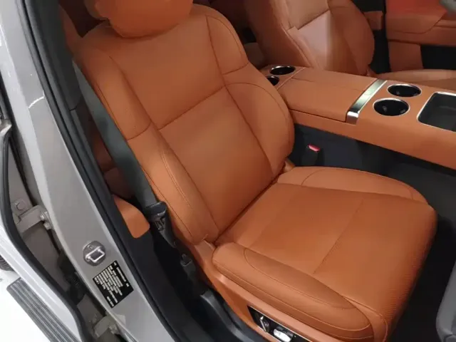 Li Auto L9 — Фото автомобиля 24