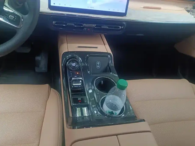 GAC Trumpchi E8 — Фото автомобиля 16