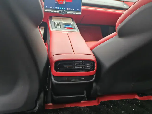 Xiaomi SU7 — Фото автомобиля 5