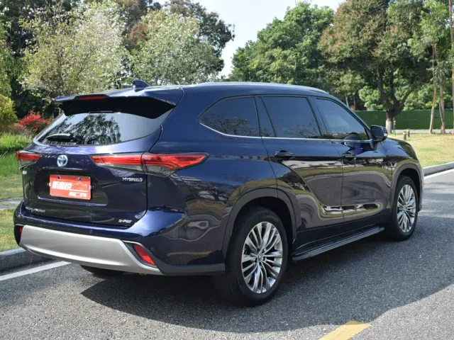 Toyota Highlander — Фото автомобиля 6