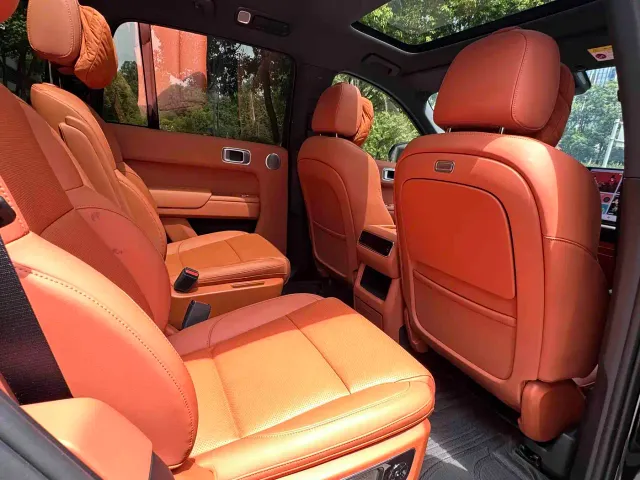 Li Auto L8 — Фото автомобиля 21
