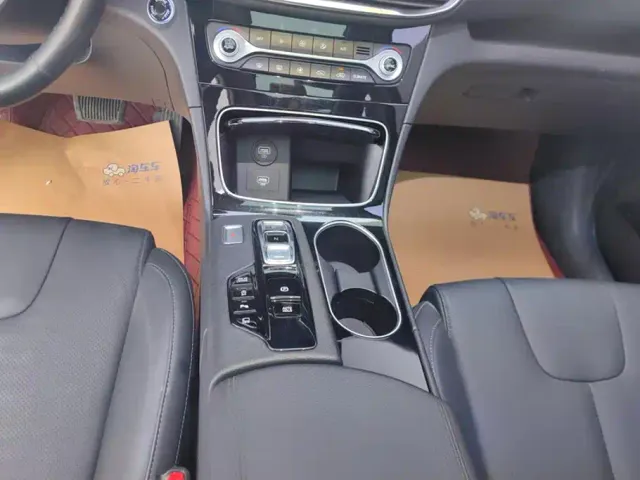 Hyundai Santa Fe — Фото автомобиля 16
