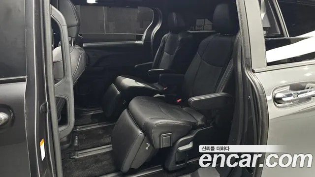 Toyota Sienna Generation 4 — Фото автомобиля 11
