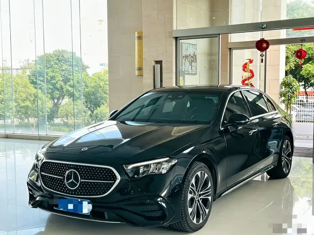 Фотография автомобиля — Mercedes-Benz E-Class