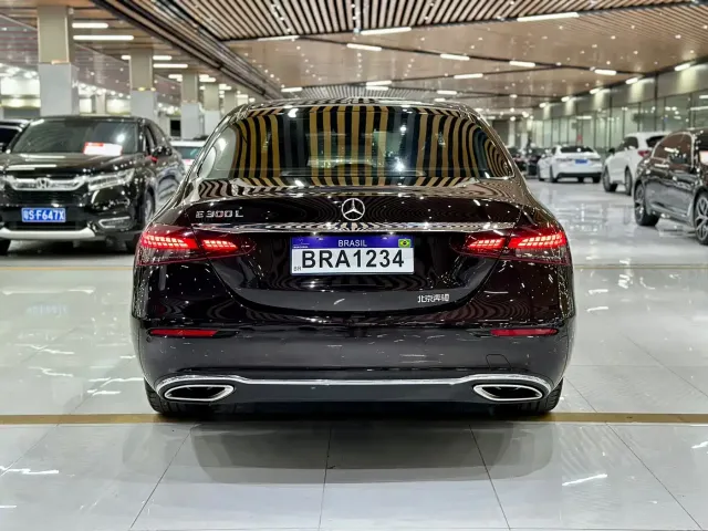 Mercedes-Benz E-Class — Фото автомобиля 5