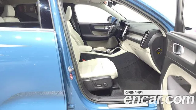 Вольво XC40 B4 Ultimate Bright — Фото автомобиля 20