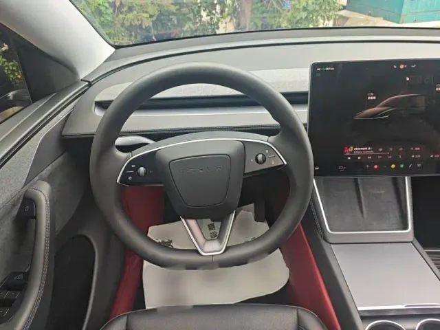 Tesla Model Y — Фото автомобиля 6