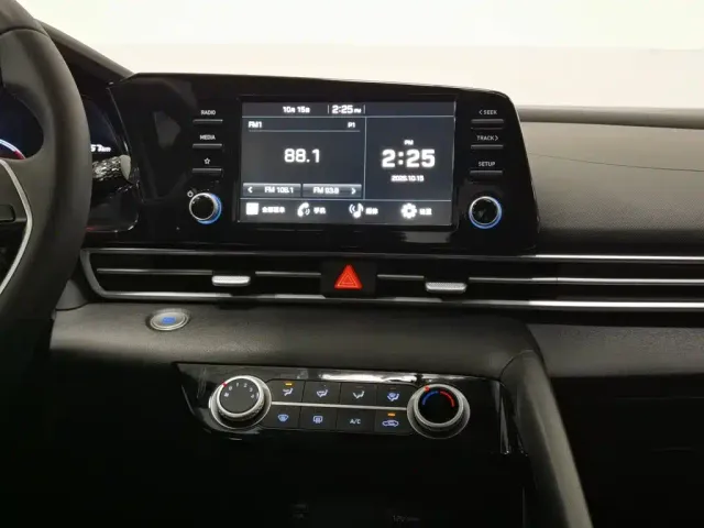 Hyundai Elantra — Фото автомобиля 12