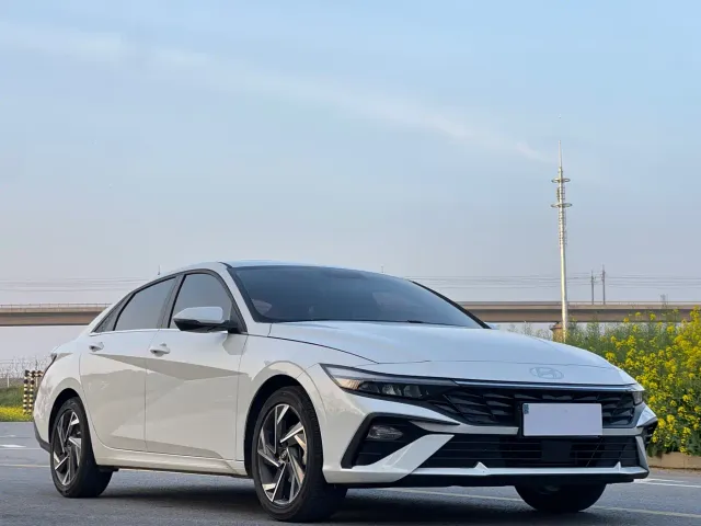 Hyundai Elantra — Фото автомобиля 3