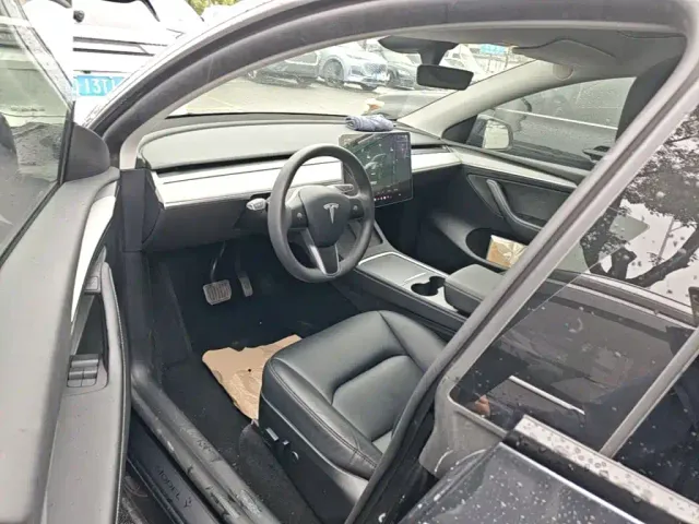 Tesla Model Y — Фото автомобиля 14