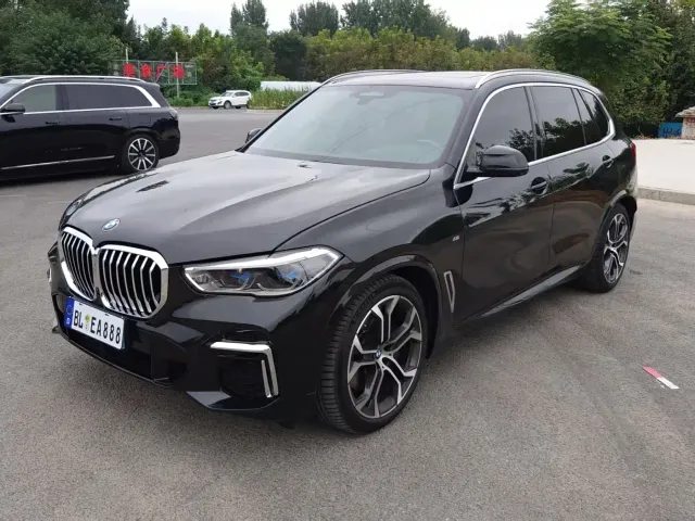 Фотография автомобиля — BMW X5