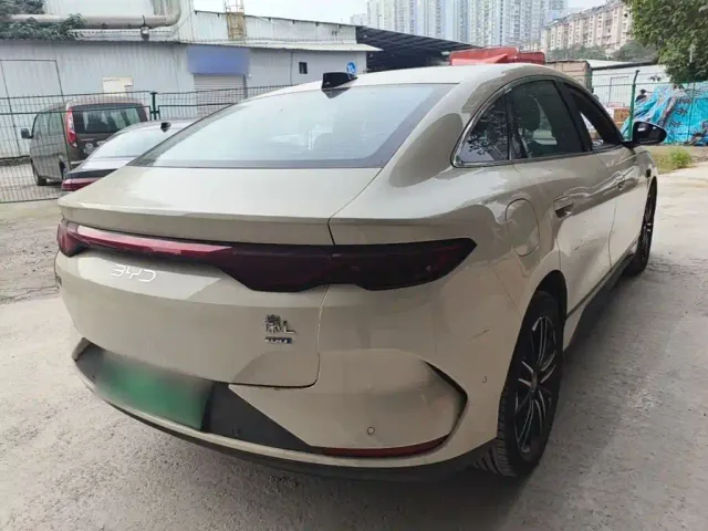 BYD Qin L — Фото автомобиля 6