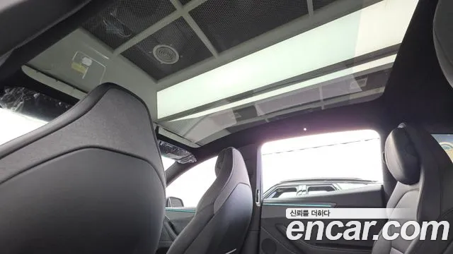 Tesla Model Y — Фото автомобиля 18