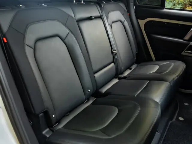 Land Rover Defender — Фото автомобиля 7