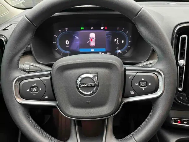 Volvo XC40 — Фото автомобиля 8