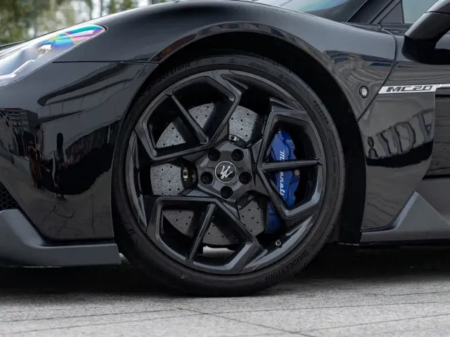 Maserati MC20 — Фото автомобиля 4
