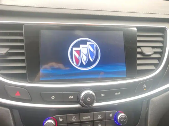 Buick LaCrosse — Фото автомобиля 12