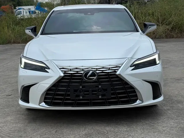 Lexus ES — Фото автомобиля 2
