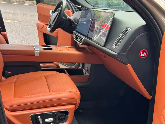 Li Auto L9 — Фото автомобиля 16