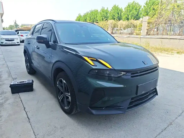 Lynk & Co Lynk & Co 06 EM-P 2023 Model EM-P 126 Long Range Halo — Фото автомобиля 3