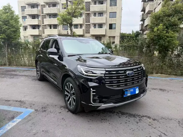Ford Explorer — Фото автомобиля 3
