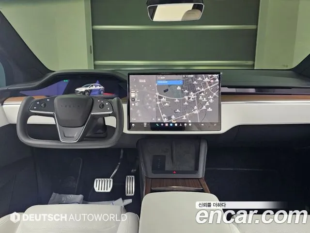 Tesla Model X — Фото автомобиля 15