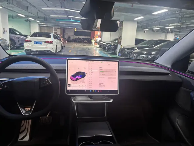 Tesla Model Y — Фото автомобиля 8