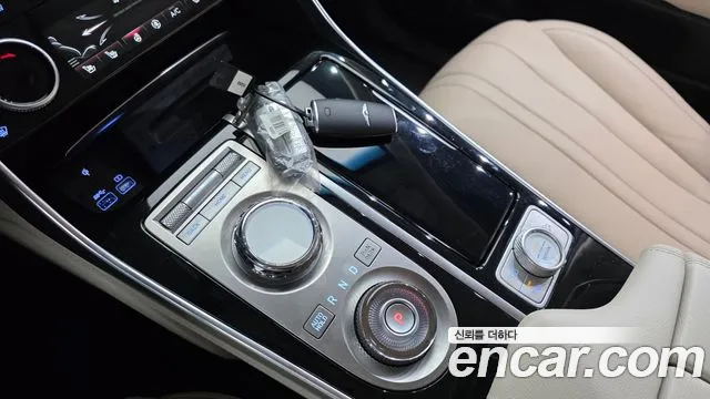 Genesis GV80 — Фото автомобиля 12