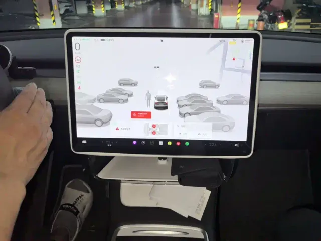Tesla Model Y — Фото автомобиля 5