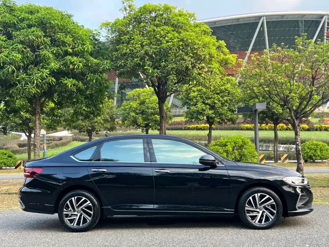 Volkswagen Lavida — Фото автомобиля 4