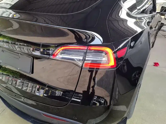 Tesla Model Y — Фото автомобиля 7