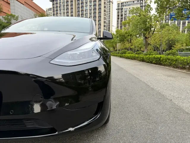 Tesla Model Y — Фото автомобиля 8