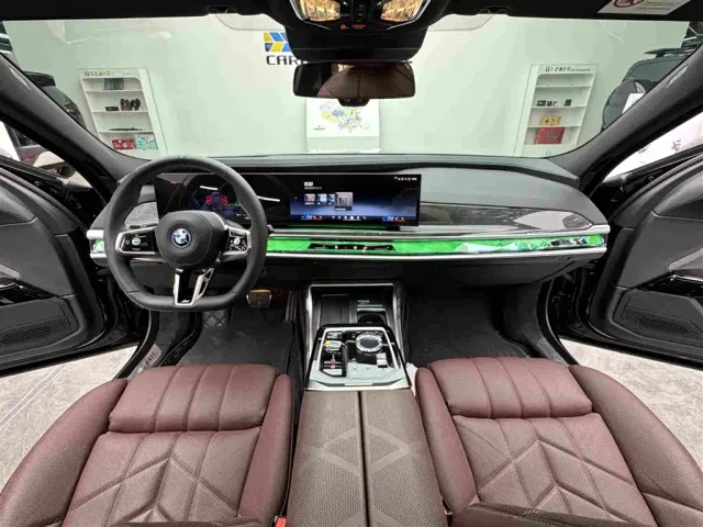 BMW i7 — Фото автомобиля 11