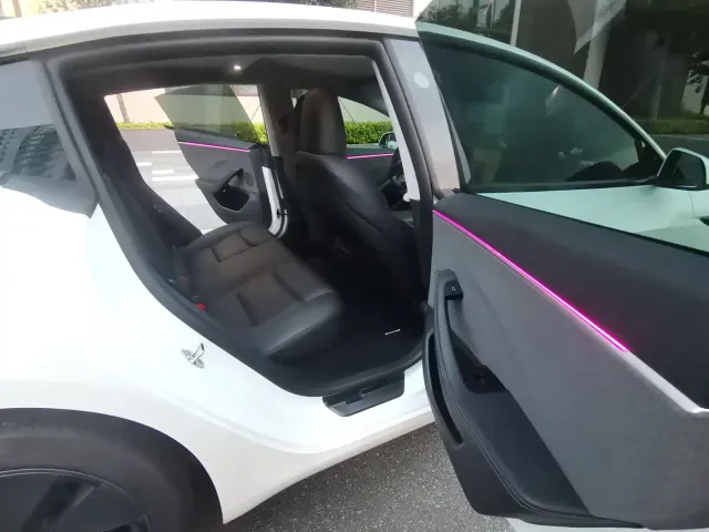 Tesla Model 3 — Фото автомобиля 7